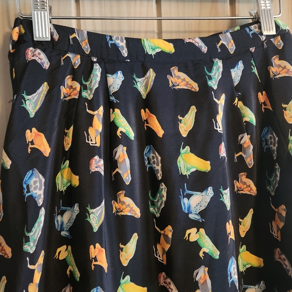 Satin Lined Rainforest Tropical Frog Midi Skirt Size Medium - Picture 2 of 6